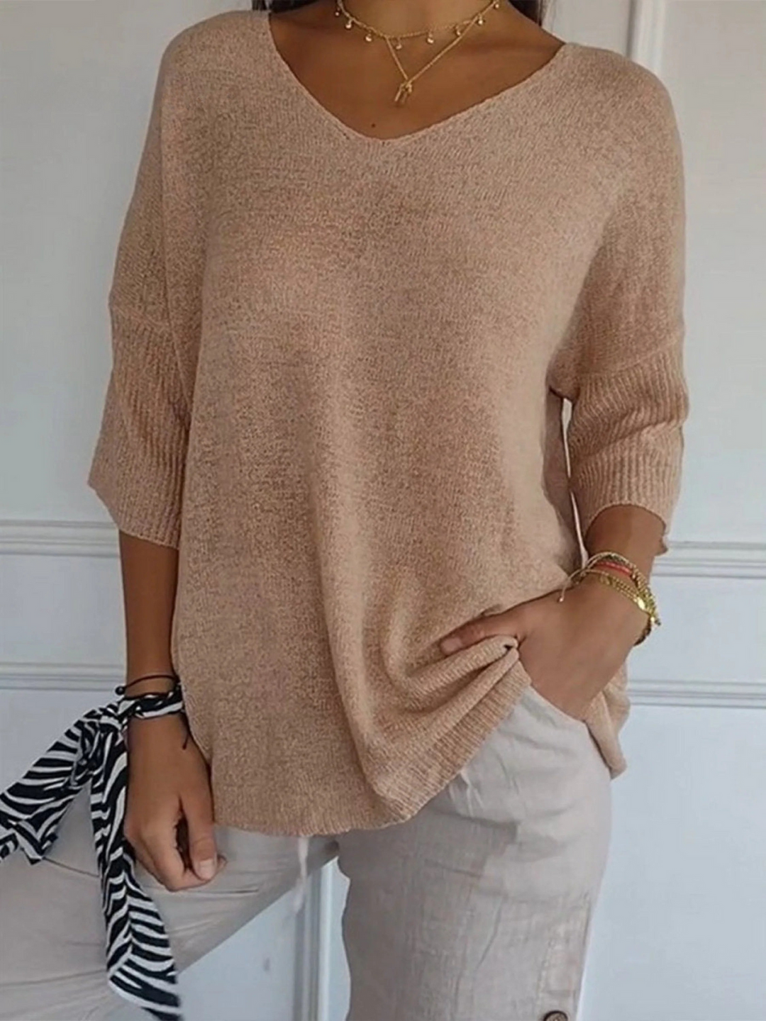 Rosalind | Elegant solid color knitted 3/4 sleeve V-neck top