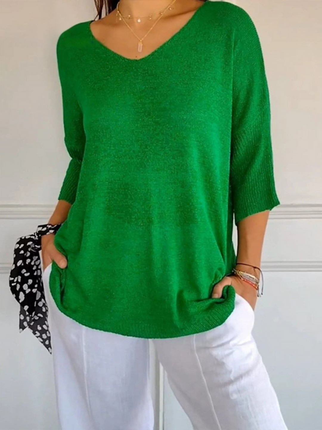 Rosalind | Elegant solid color knitted 3/4 sleeve V-neck top