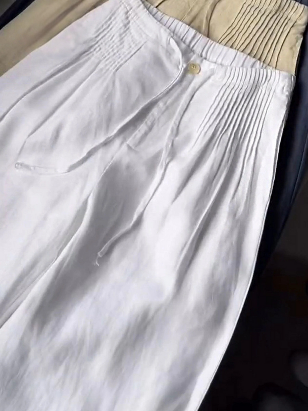 Miriam | Women's linen pleated pants with adjustable waist, wide legs, and solid color for a casual and relaxed style