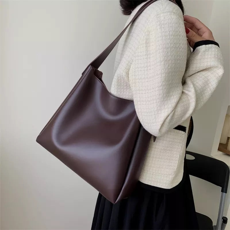 Arabella | Spacious Grand Tote for Refined Style