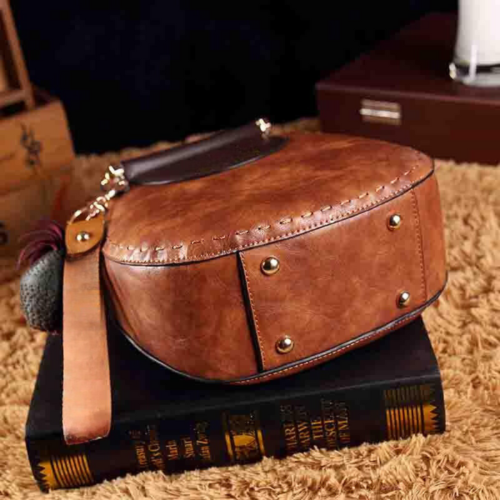 Daisy | Trendy Crossbody Bag in Black Leather