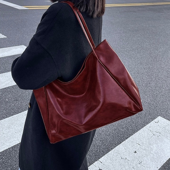 Clara | Retro Leather Bag for an Outstanding Look