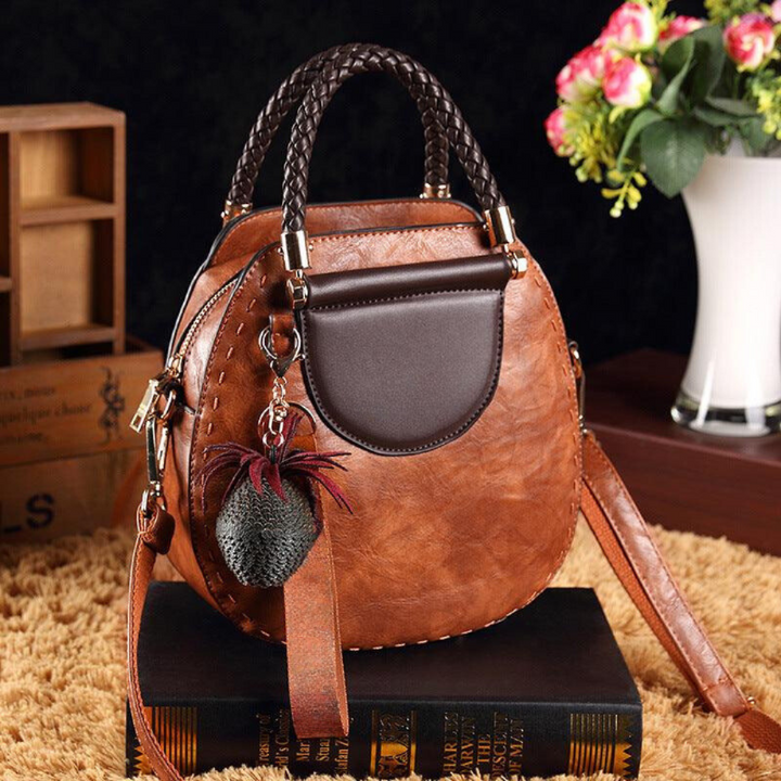 Daisy | Trendy Crossbody Bag in Black Leather