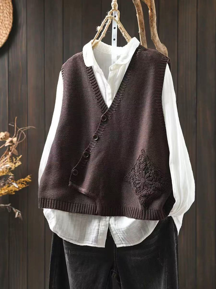 Elowen | Knitted vest – stylish and cozy accessory for your wardrobe