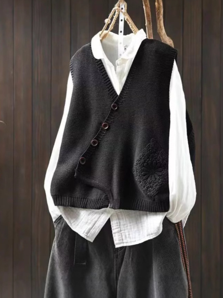 Elowen | Knitted vest – stylish and cozy accessory for your wardrobe
