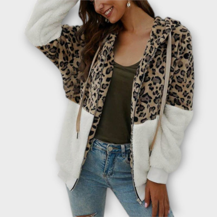 Clara | Cozy Fleece Hoodie Featuring Stylish Leopard Pattern