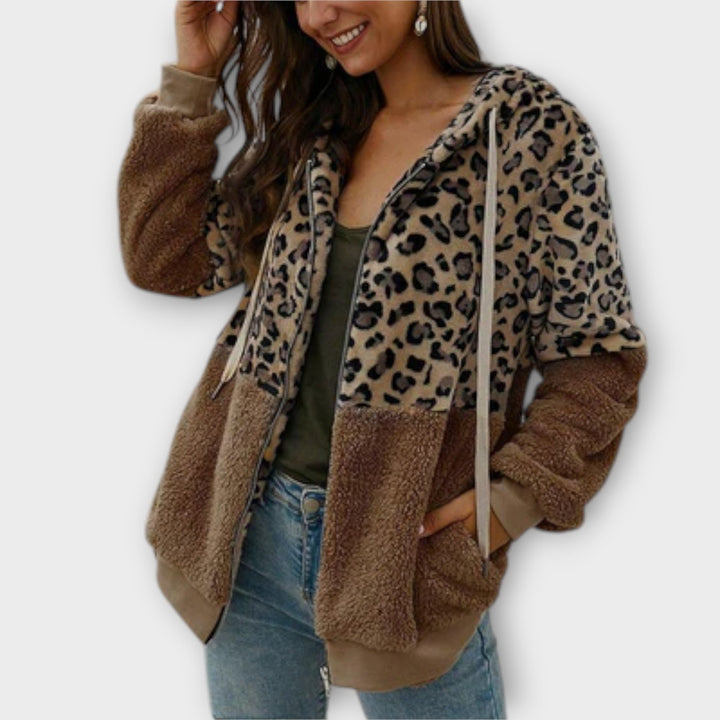Clara | Cozy Fleece Hoodie Featuring Stylish Leopard Pattern