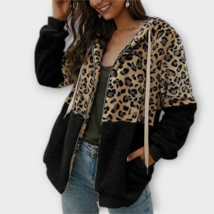 Clara | Cozy Fleece Hoodie Featuring Stylish Leopard Pattern